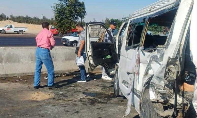إصابة 11 شخصا إثر تصادم بين سيارتين ملاكي وميكروباص بالبحيرة