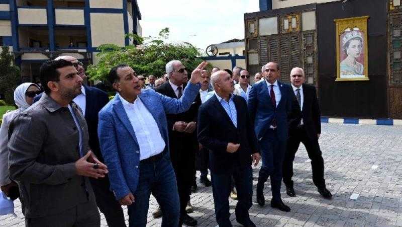 رئيس الوزراء يتفقد مدرسة ”إيجيبت جولد” المتخصصة في صناعة الحلي والمجوهرات