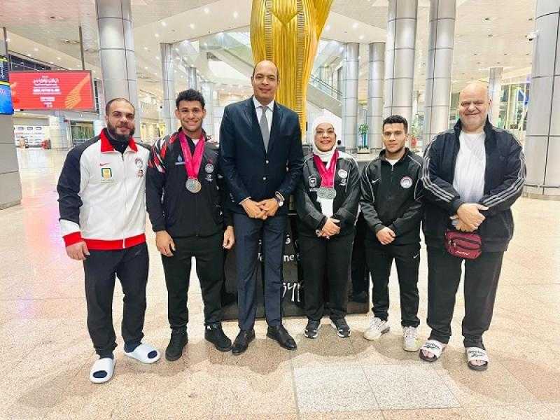استقبال رسمي لبعثة منتخب رفع الأثقال بعد تحقيق 6 ميداليات في بطولة العالم
