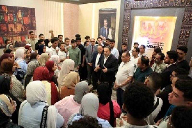 160 طالبًا من أسيوط وبدر يشاركون المحافظ في زيارة معرض تراثنا بالقاهرة