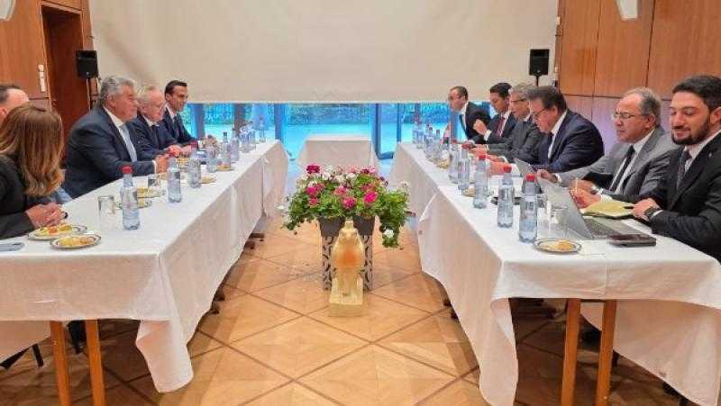 وزير الصحة يبحث تطوير وحدات العناية المركزة في مستشفيات الوزارة