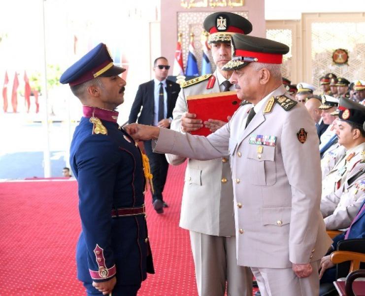 وزير الدفاع يشهد حفل تخرج دفعات جديدة من الكليات العسكرية.. فيديو وصور
