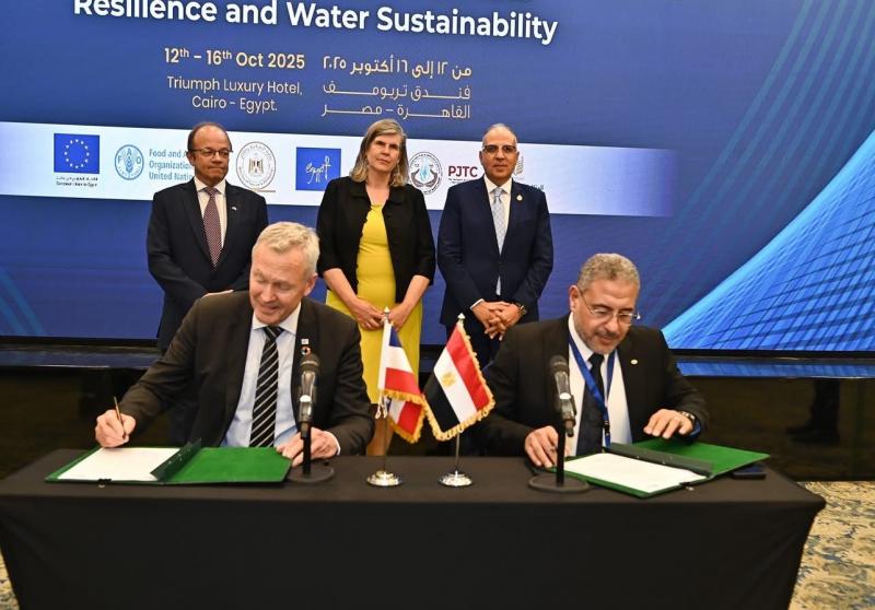 الدكتور سويلم ومبعوثة المياه الهولندية يشهدان توقيع بروتوكول تعاون بين المركز القومي لبحوث المياه ومعهد IHE-Delft الهولندي