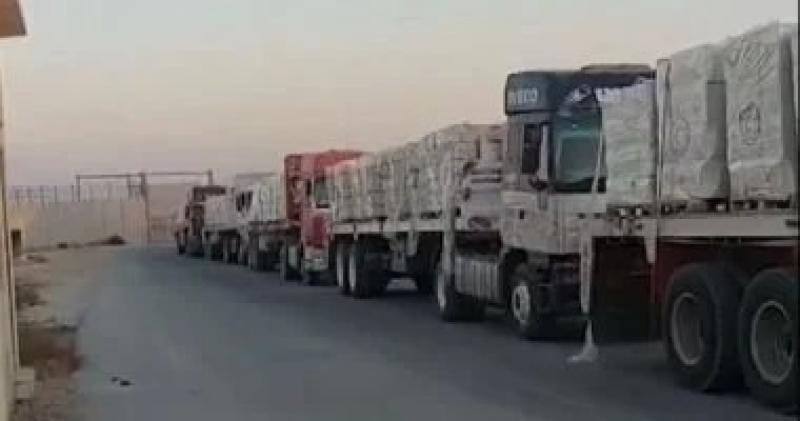 دخول ٤٠٠ شاحنة مساعدات إلى غزة منذ ٧ أشهر