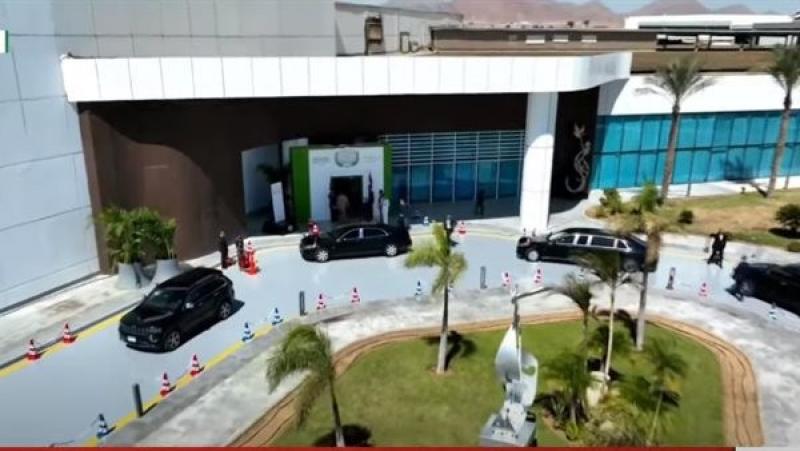 الرئيس السيسي يصل مقر انعقاد قمة شرم الشيخ للسلام