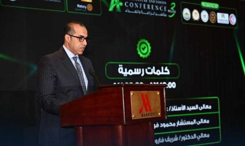 وزير الشئون النيابية: الرئيس السيسي يولي اهتمامًا بالغًا لقضية الزراعة والغذاء