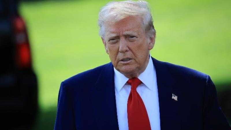 وصول طائرة ترامب إلى شرم الشيخ بصحبة نسور الجو المصرية