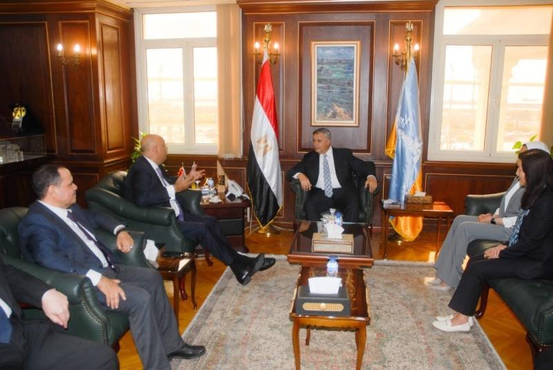 جهاز تنمية المشروعات يدرس التوسع في تمويل المشروعات الصناعية للشباب بالتعاون مع محافظة الإسكندرية