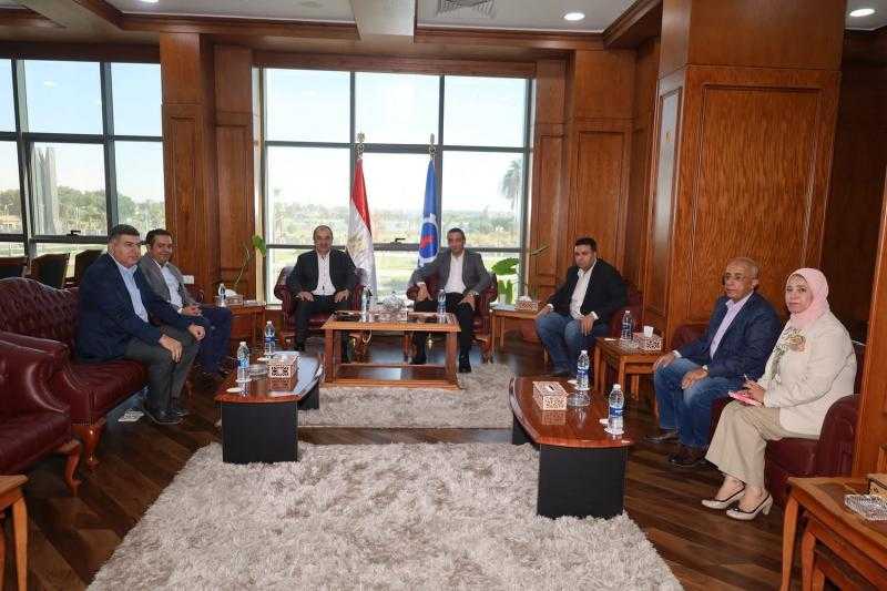 خلال جولته الميدانية في السويس.. وزير قطاع الأعمال العام يلتقي محافظ السويس لبحث تعزيز التعاون والتنمية الصناعية والسياحية