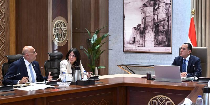 رئيس الوزراء يتابع جهود جهاز تنمية المشروعات المتوسطة والصغيرة ومتناهية الصغر بالمحافظات الحدودية