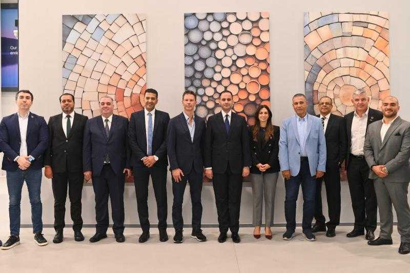 نائب وزير الصحة يلتقي ممثلي “إبسون” على هامش “جيتكس جلوبال 2025” لبحث التعاون في التحول الرقمي