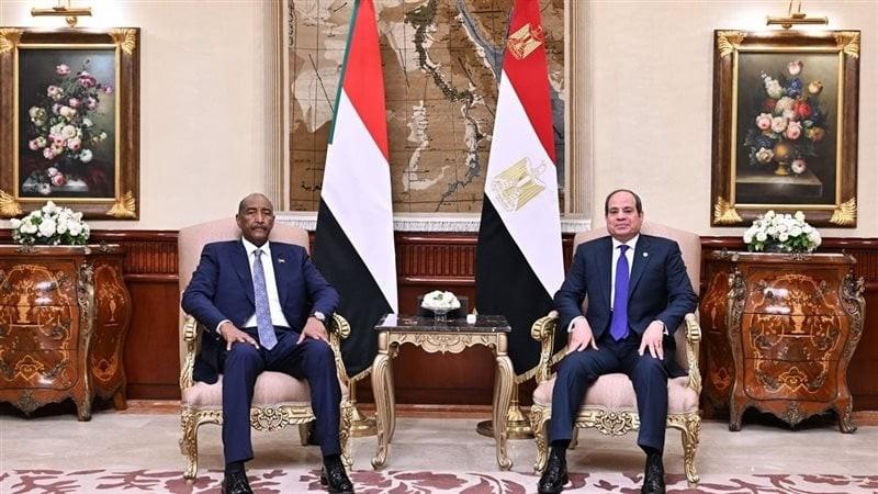الرئيس السيسي والبرهان يبحثان الآلية الرباعية لتسوية الأزمة السودانية