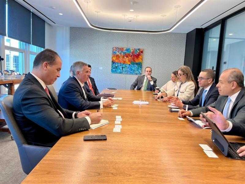 وزير الاستثمار يلتقي نائب رئيس مجلس إدارة شركة جي بي مورجان تشيس خلال زيارته إلى الولايات المتحدة