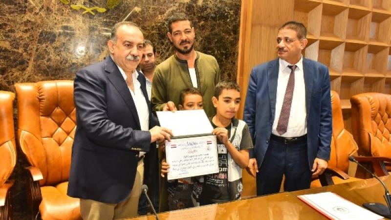 خط أحمر