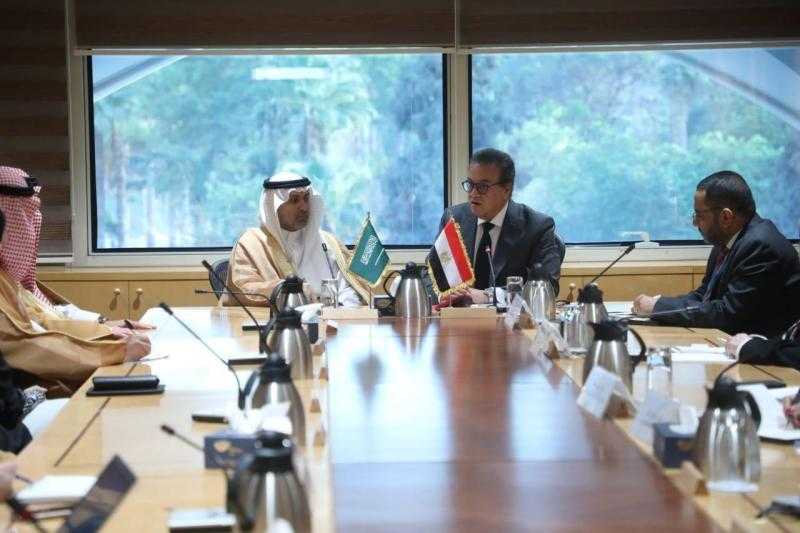 وزير الصحة يبحث مع نظيره السعودي تعزيز التعاون الصحي المشترك وتوطين الصناعات الدوائية