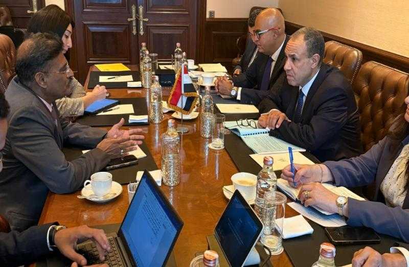 وزير الخارجية يلتقي نائب رئيس مجموعة «Oberoi» الهندية