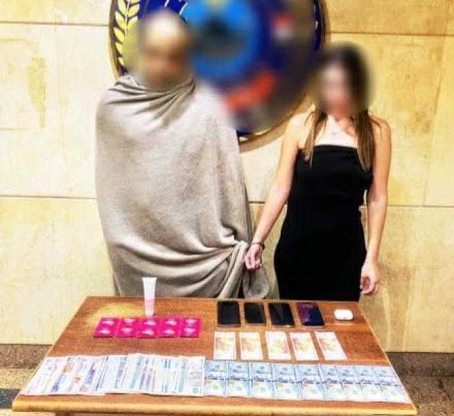 ضبط أجنبية تدير شقة لممارسة الأعمال المنافية للآداب في التجمع الأول