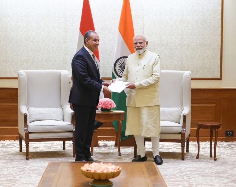 وزير الخارجية يسلم رسالة خطية من رئيس الجمهورية الى رئيس وزراء الهند