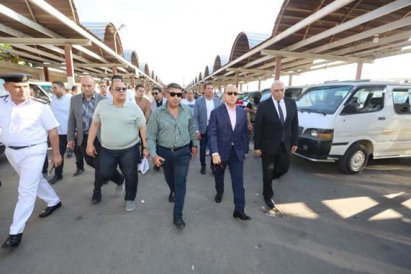 محافظ كفرالشيخ يتفقد مجمع المواقف لمتابعة تطبيق التعريفة الجديدة