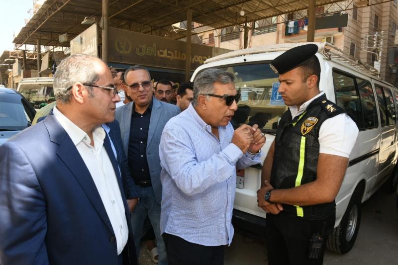 محافظ الدقهلية يتابع ميدانيا التزام المواقف بالتعريفة الجديدة بعد تحريك أسعار الوقود