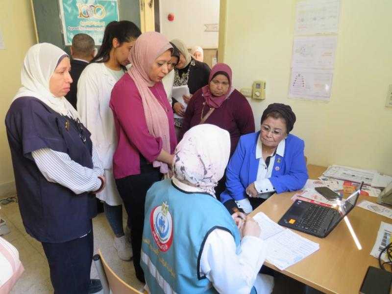 نائب وزير الصحة تتفقد وحدة طب أسرة الذراع البحري وتعقد اجتماعًا لضبط معدلات الولادات القيصرية