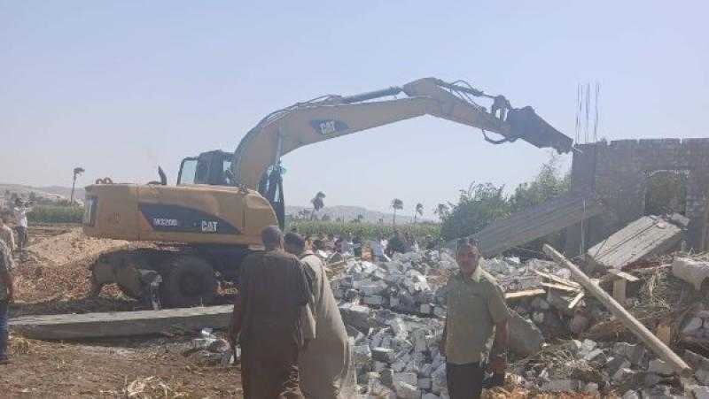 محافظ أسيوط: استرداد 2883 مترًا مربعًا وإزالة 67 حالة تعدي