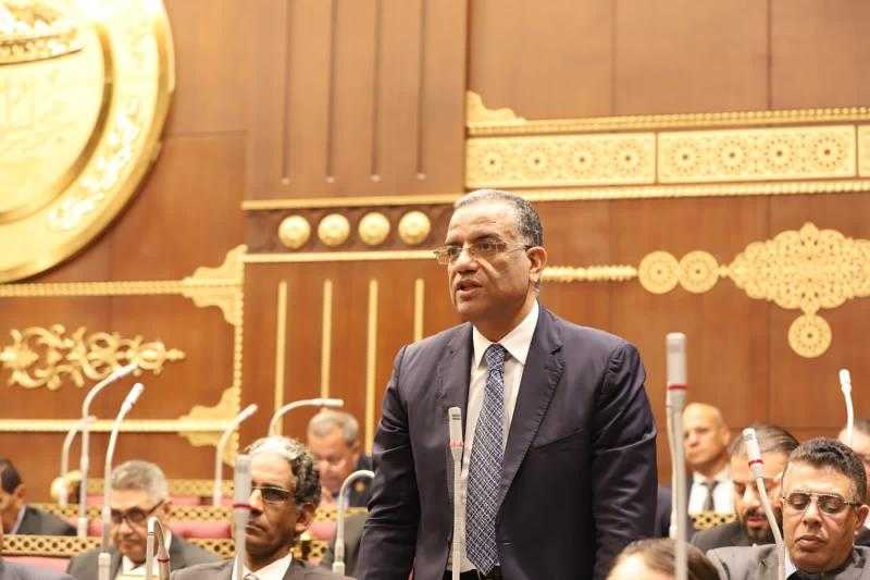 النائب محمود مسلم يؤدى اليمين بالجلسة الافتتاحية لمجلس الشيوخ