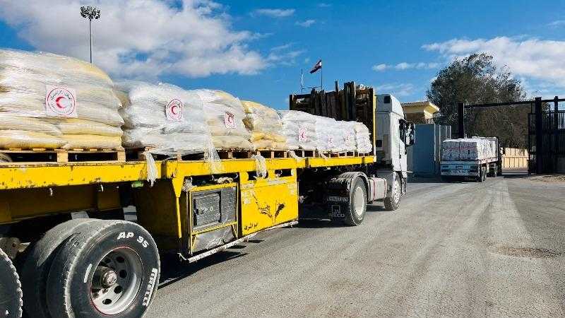 الهلال الأحمر المصري: «زاد العزة» الـ 53 تحمل 8500 طن مساعدات إلى الأشقاء الفلسطينيين| صور