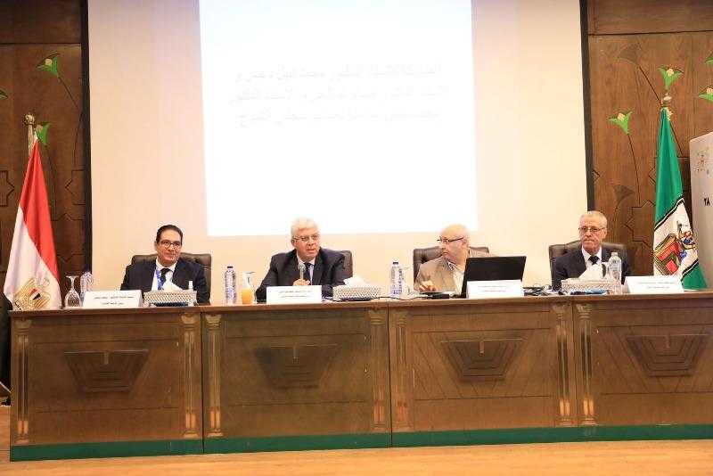 وزير التعليم العالي: 26 ألف منحة قدمتها الجامعات في العام الدراسي الحالي| صور