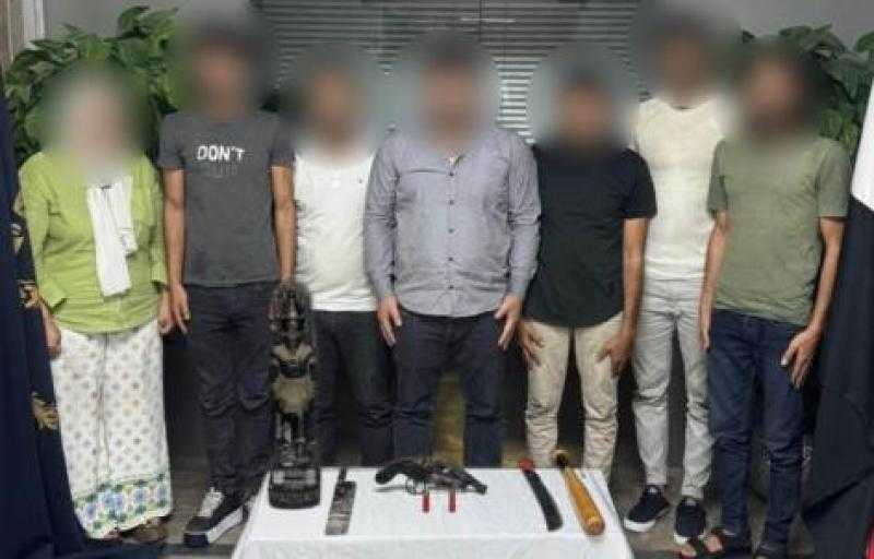 ضبط عصابة تخصصت في النصب على المواطنين بزعم حيازة قطع أثرية