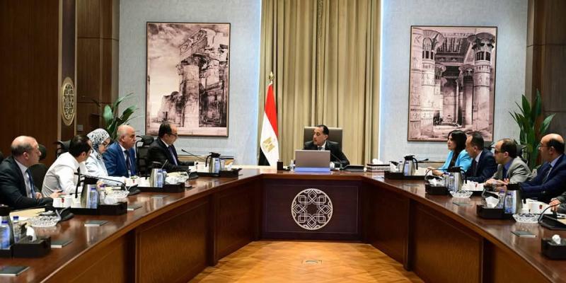 رئيس الوزراء يستعرض مع وزير قطاع الأعمال الفرص الاستثمارية المتوافرة في قطاع السياحة والتشييد