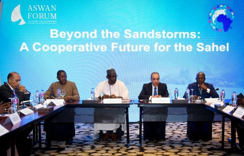 على هامش منتدى أسوان.. وزير الخارجية يشارك في مائدة مستديرة حول منطقة الساحل