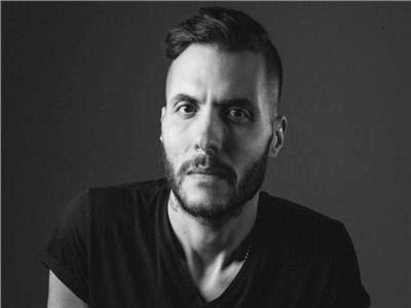 نقابة المهن الموسيقية تنعى والدة المطرب أمير عيد