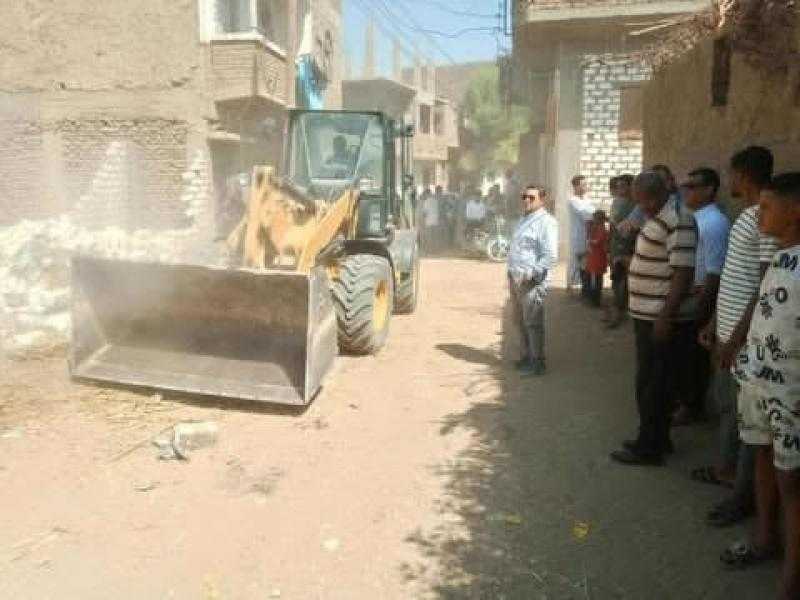 إزالة 6 حالات بناء مخالف في البياضية بالأقصر