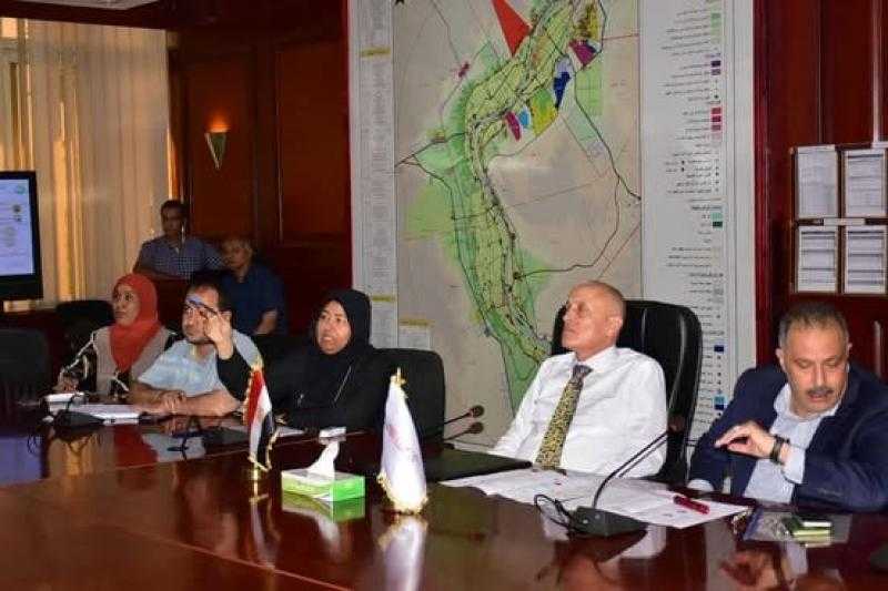 محافظ الأقصر يتابع الموقف التنفيذي لمشروعات مياه الشرب والصرف الصحي