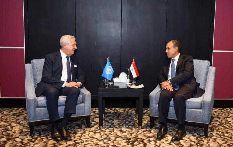 وزير الخارجية يبحث مع مفوض الأمم المتحدة السامي لشئون اللاجئين أهمية إطلاق خطة استجابة للاجئين في مصر