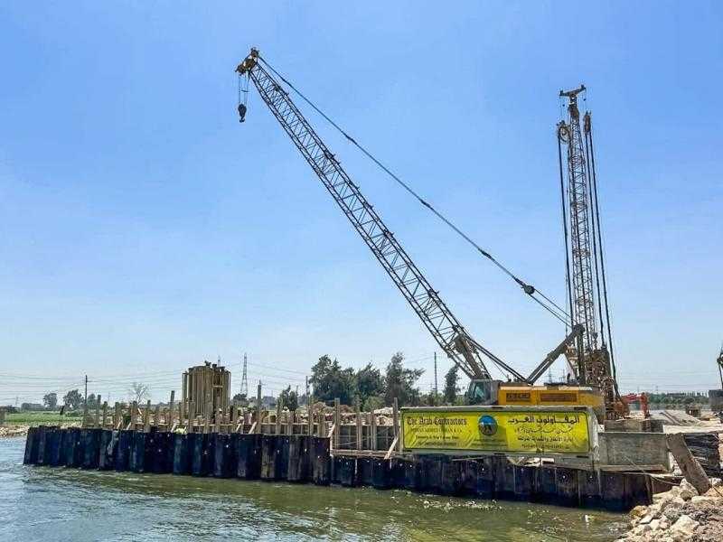 وزير الري يتابع عملية إحلال وتجديد قنطرة فم بحر مويس بالقليوبية