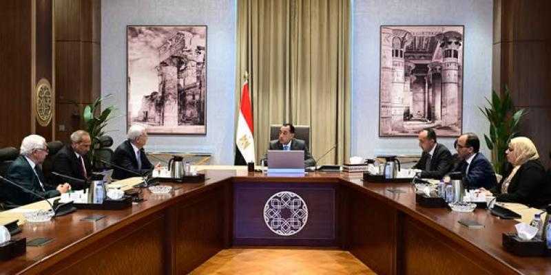 رئيس الوزراء يستعرض جهود وخطوات تحسين الخدمات المقدمة إلكترونيا للمواطنين والمستثمرين