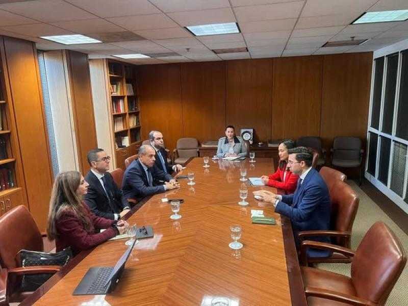 وزير الاستثمار يبحث مع ”بوينغ” العالمية تعزيز الشراكة الاستراتيجية في قطاع الطيران والنقل الجوي