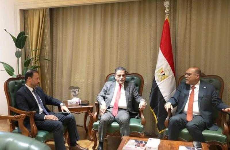 وزير العمل ونائب رئيس غرفة تجارة قطر يبحثان تعزيز التعاون المشترك