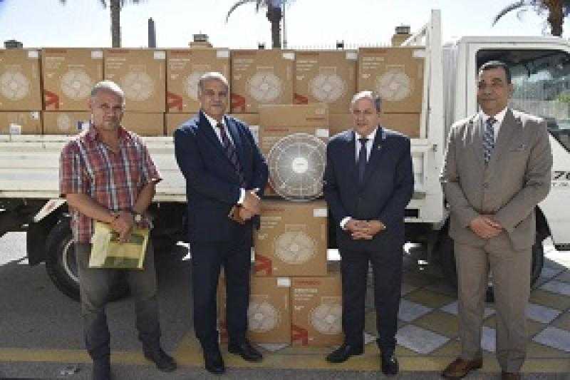 محافظ بورسعيد يهدي مديرية التربية والتعليم 100 مروحة كهربائية مقدمة من الجهاز التنفيذي