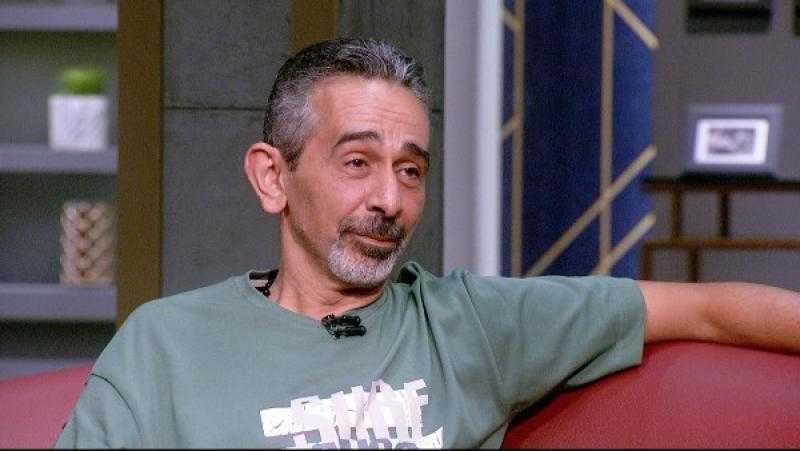 ليا ابن معرفش عنه حاجة.. مصطفى هريدي يبكي أثناء حديثه عن أسرار حياته