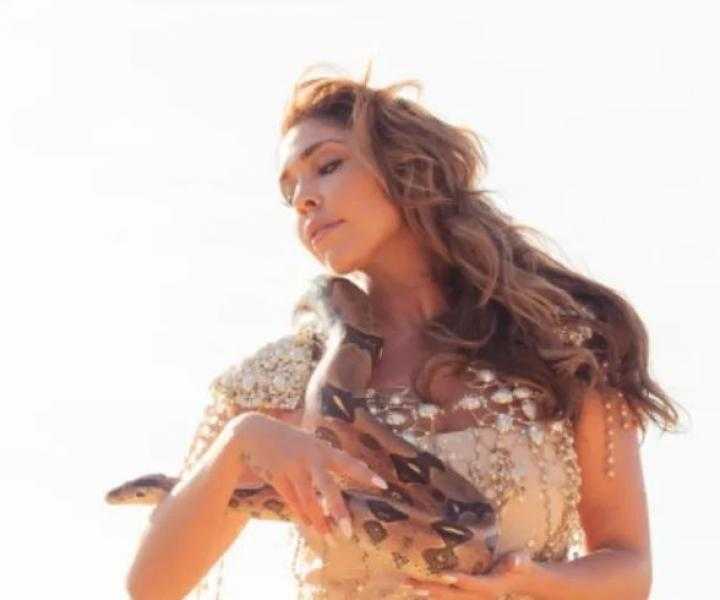 لاروسي تطلق ثاني أغنياتها باللهجة المصرية بعنوان كوبرا