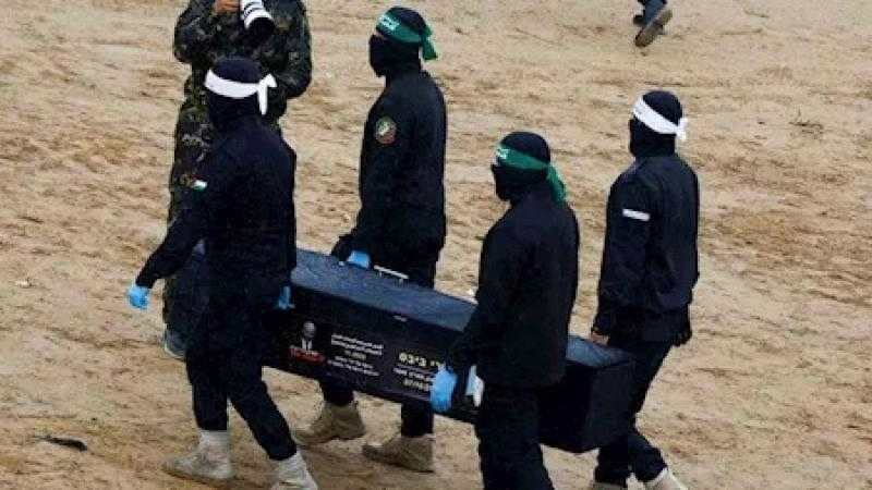 إسرائيل تؤكد هوية جثة أسير أعادتها حماس
