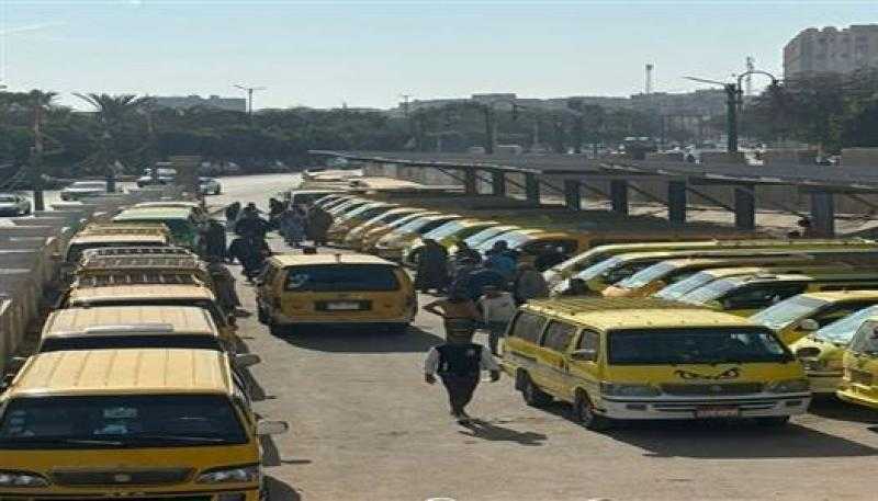 محافظ المنيا يقرر فتح باب ترخيص سيارات ميكروباص 14 راكبا تعمل بالوقود المزدوج