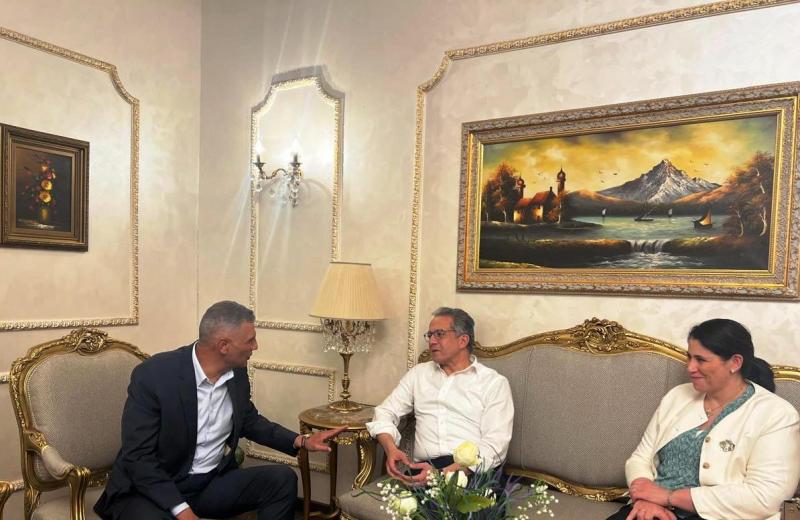 خط أحمر