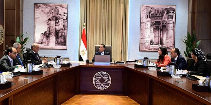 رئيس الوزراء يتابع عددا من ملفات عمل وزارة الكهرباء والطاقة المتجددة
