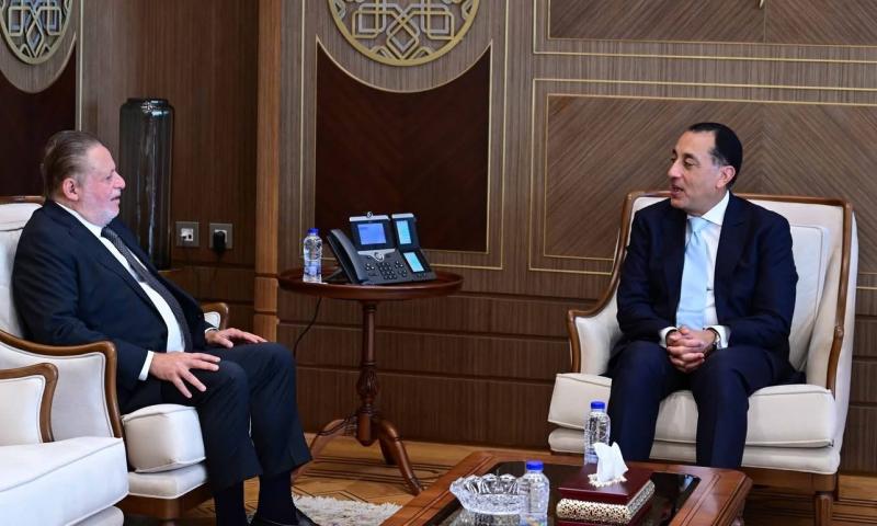 رئيس الوزراء يلتقي محافظ البنك المركزي.. تفاصيل