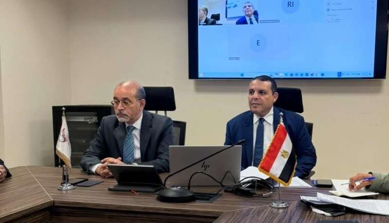 خط أحمر
