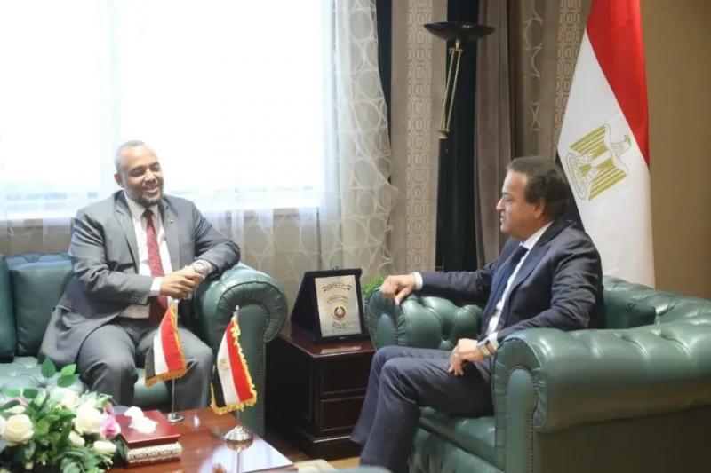 وزير الصحة يبحث مع نظيره السوداني تعزيز التعاون الصحي ودعم الشعب السوداني